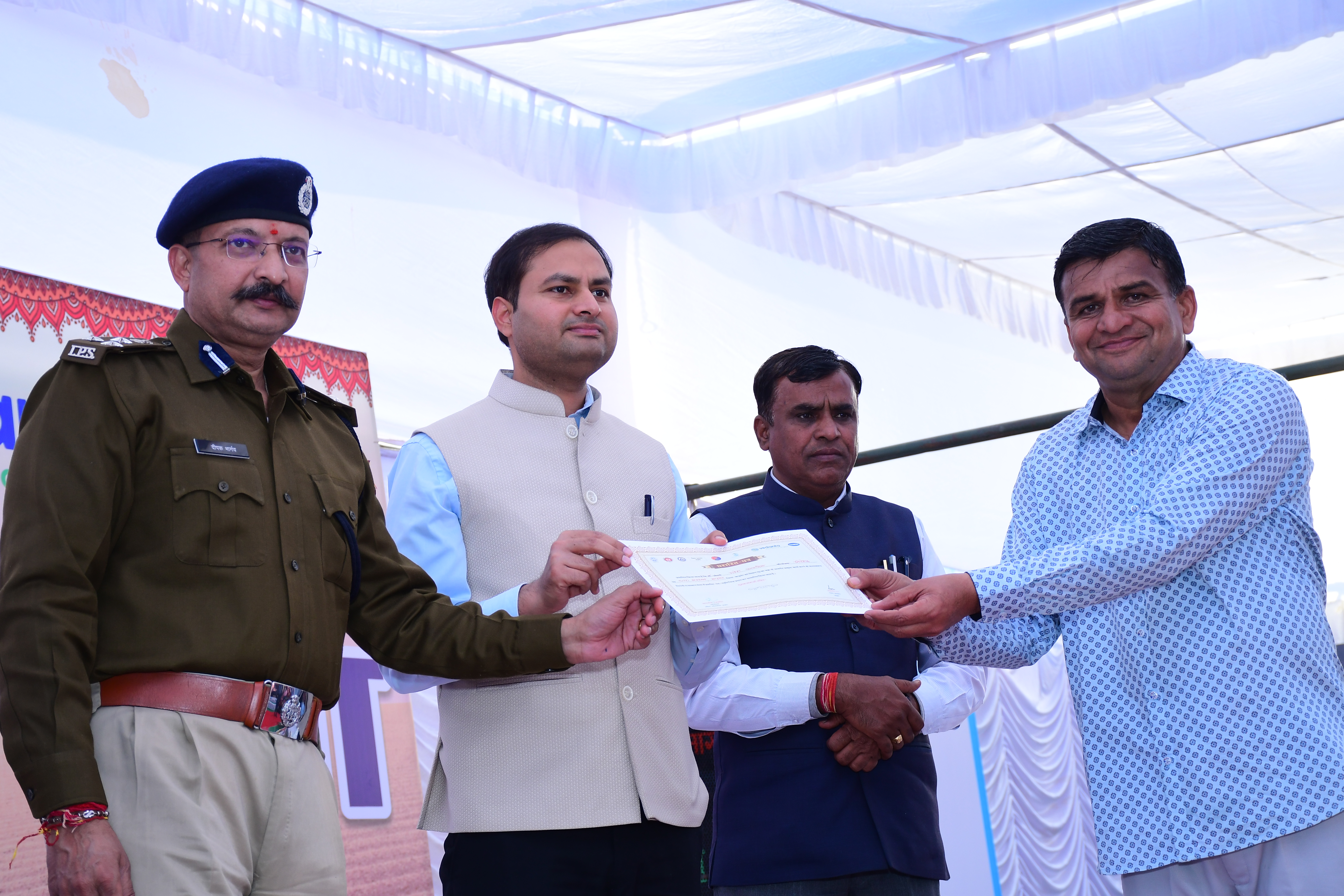 Receiving Certificate from former District Collectorate Mr. Lokbandhu and IPS. Mr. Dipak Bhargav at Nirogi Rajasthan Mela